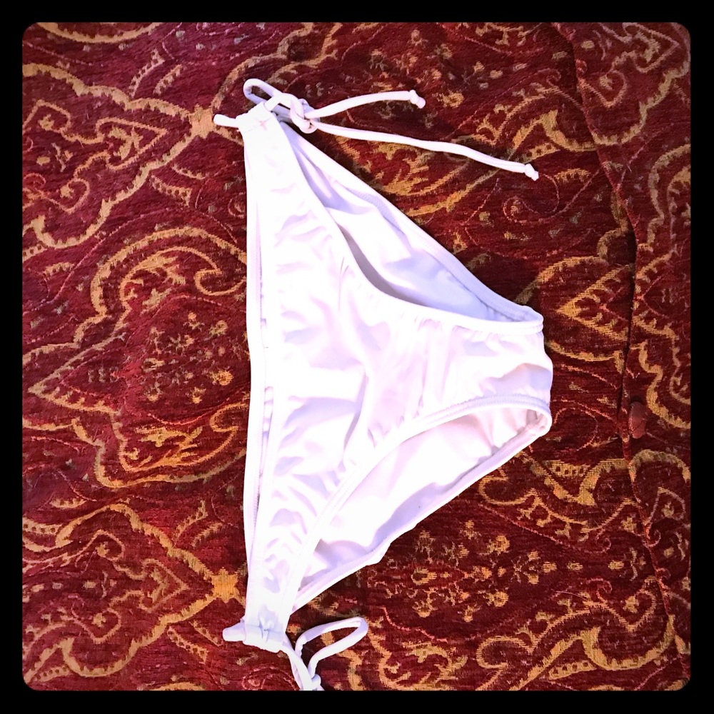 White Bikini 🔆🦋 - Picture 2 of 3